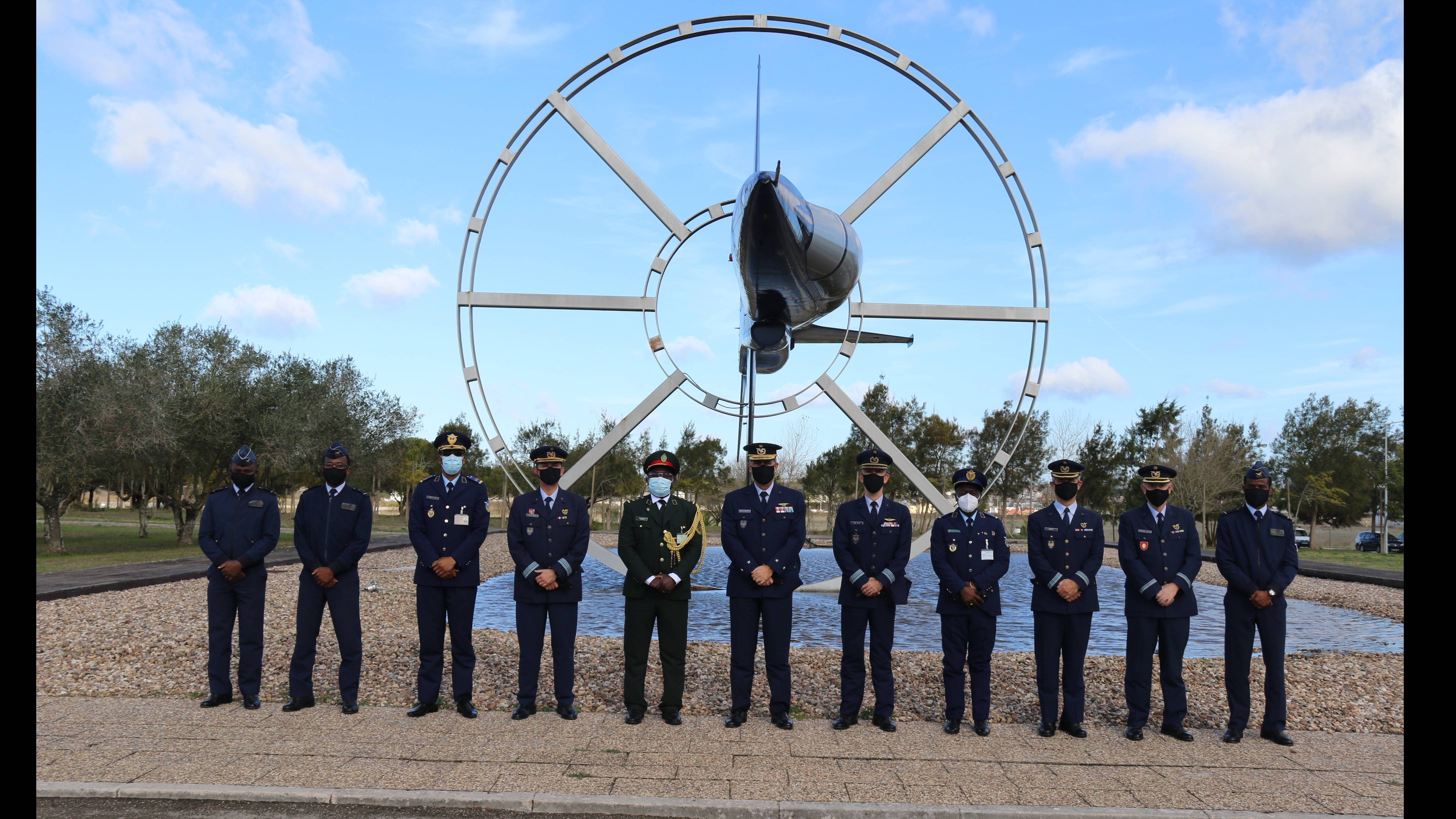 Adido de Defesa da Embaixada de Angola visita a Academia da Força Aérea