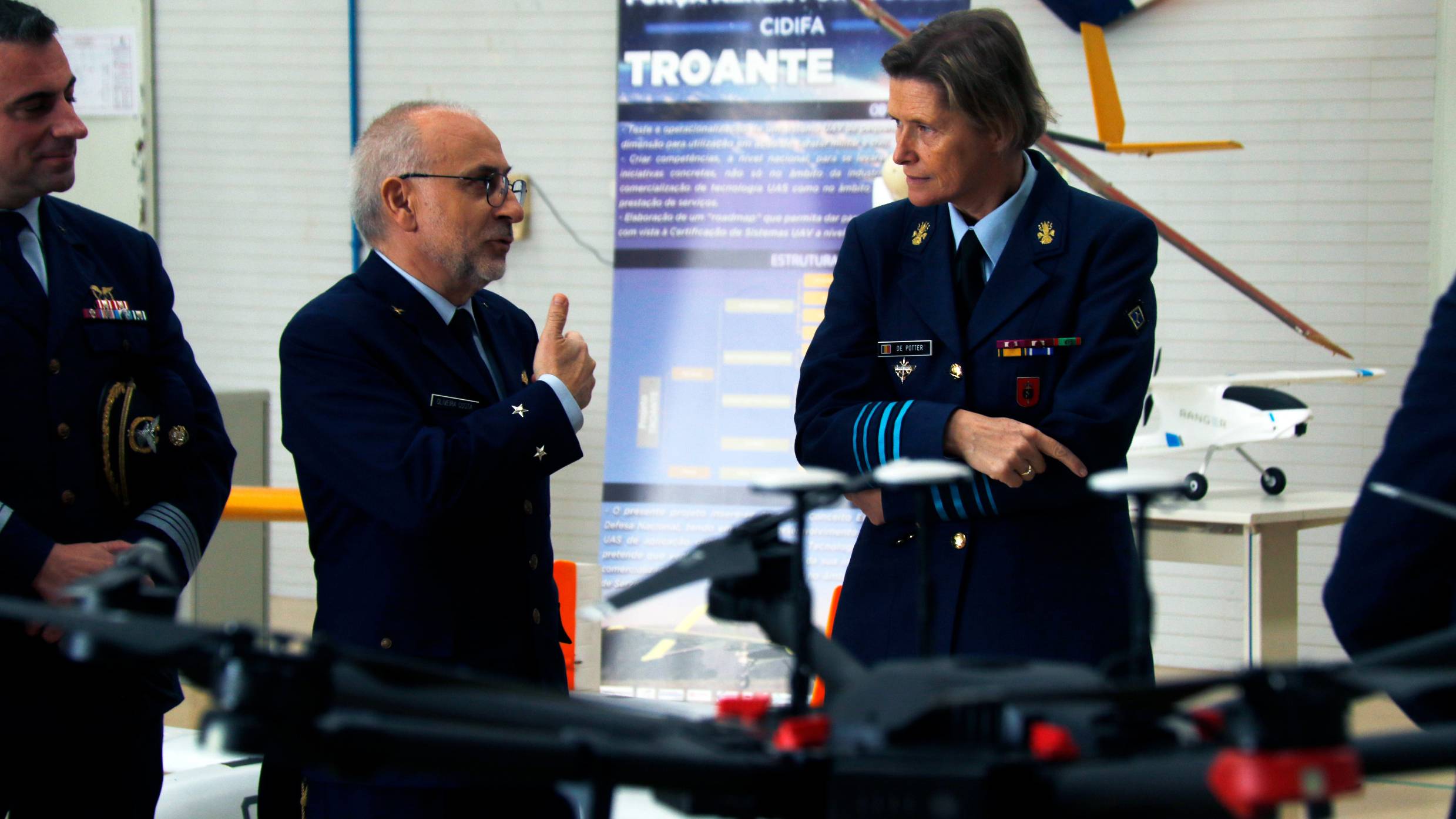 Visita da Comandante da Royal Military Academy (Blgica)  Academia da Fora Area